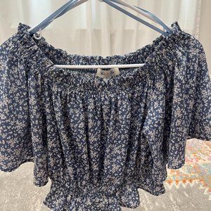 She + Sky Off the Shoulder Top (Cropped) Size Small